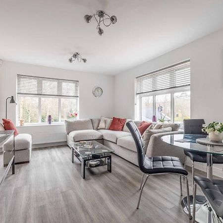Stylish Home @ Virginia Water Lake & Free Parking Englefield Green Eksteriør bilde