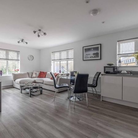 Stylish Home @ Virginia Water Lake & Free Parking Englefield Green Eksteriør bilde