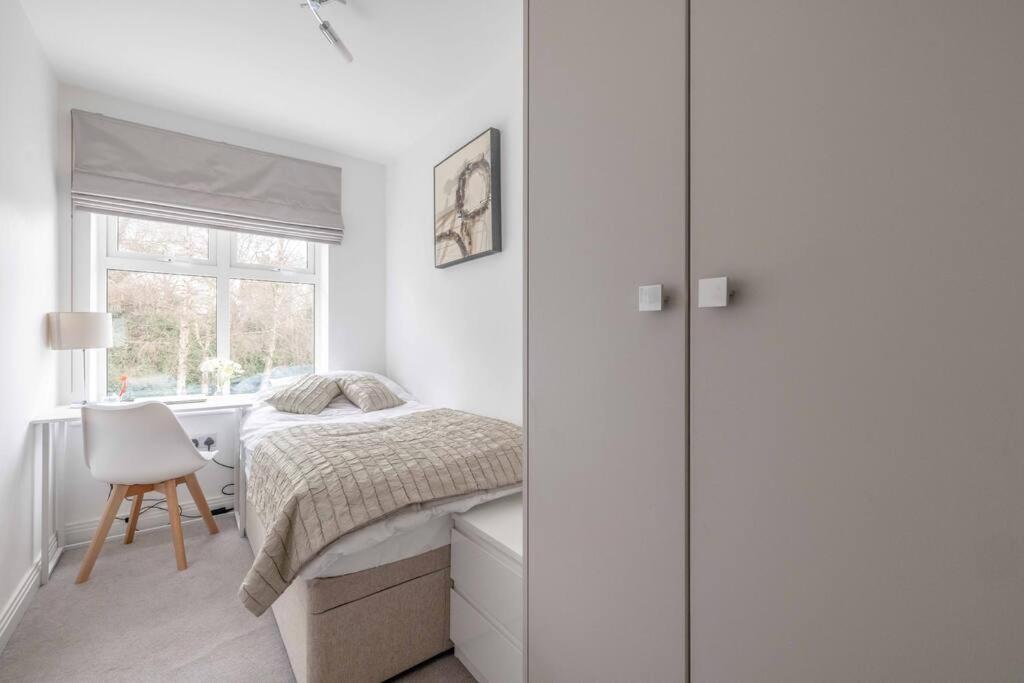 Stylish Home @ Virginia Water Lake & Free Parking Englefield Green Eksteriør bilde